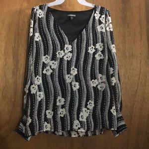 Women’s Express Floral Vneck Blouse
